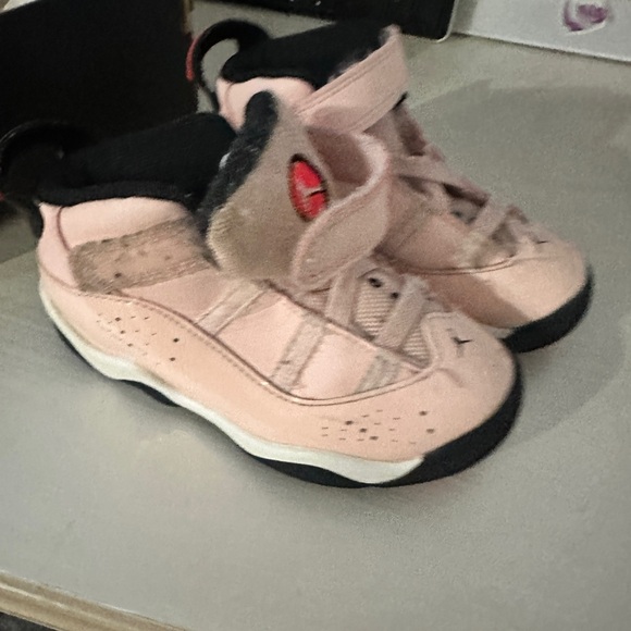 Jordan Pink and Black High-Top 6 Rings 9c - Picture 2 of 5